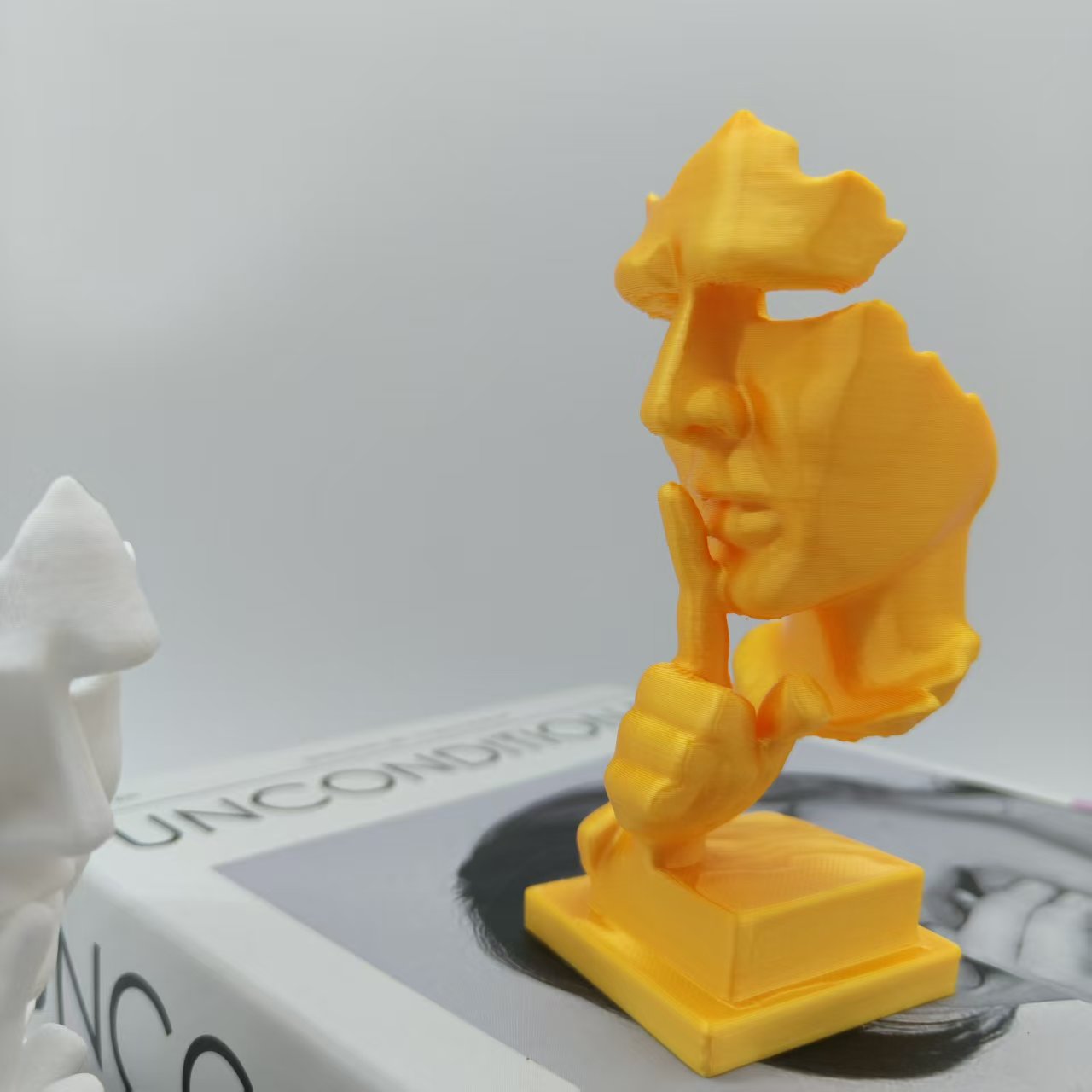 Statua Myśliciela, Statua Abst – Desk Setup Design recenzja i cena