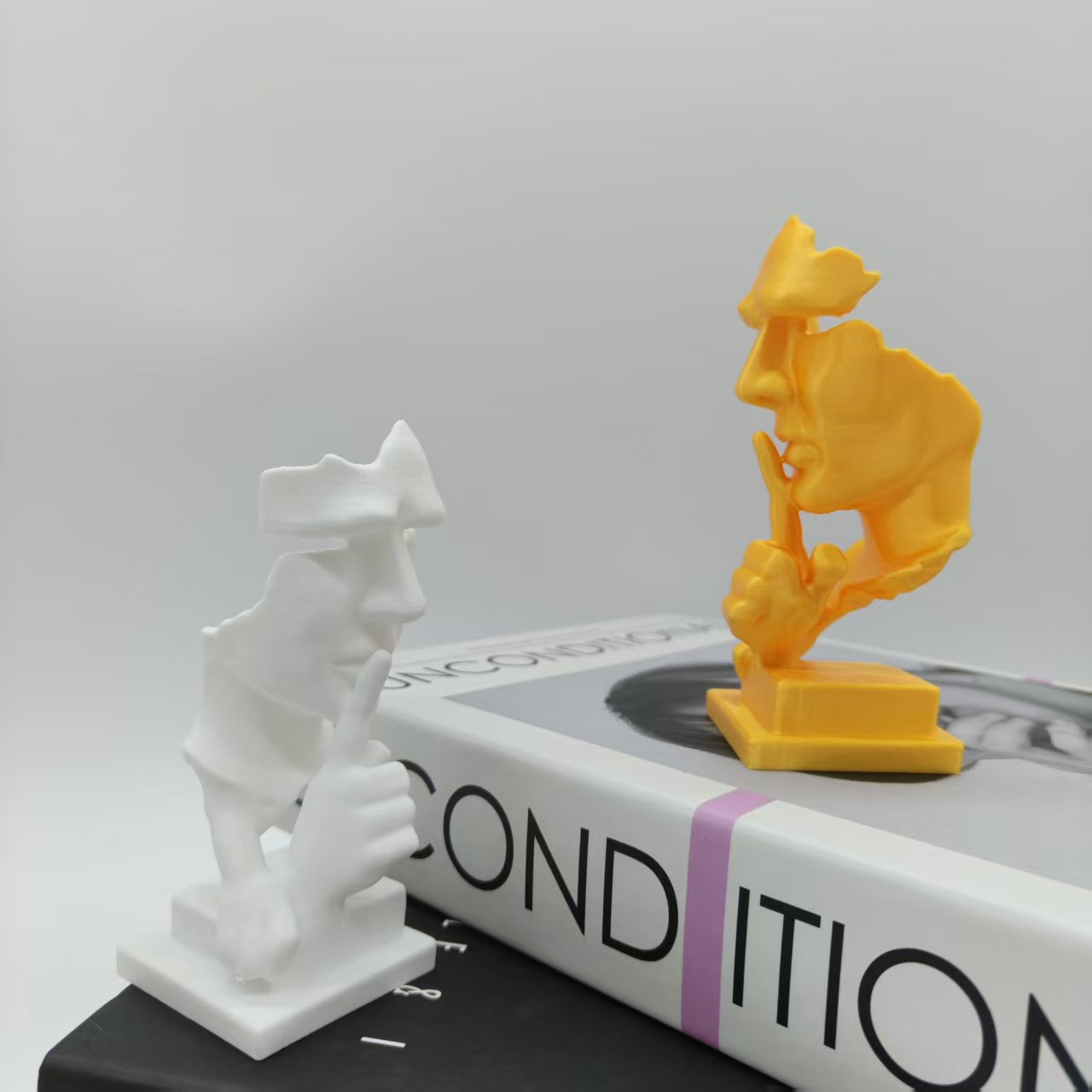 Statua Myśliciela, Statua Abst – Desk Setup Design recenzja i cena