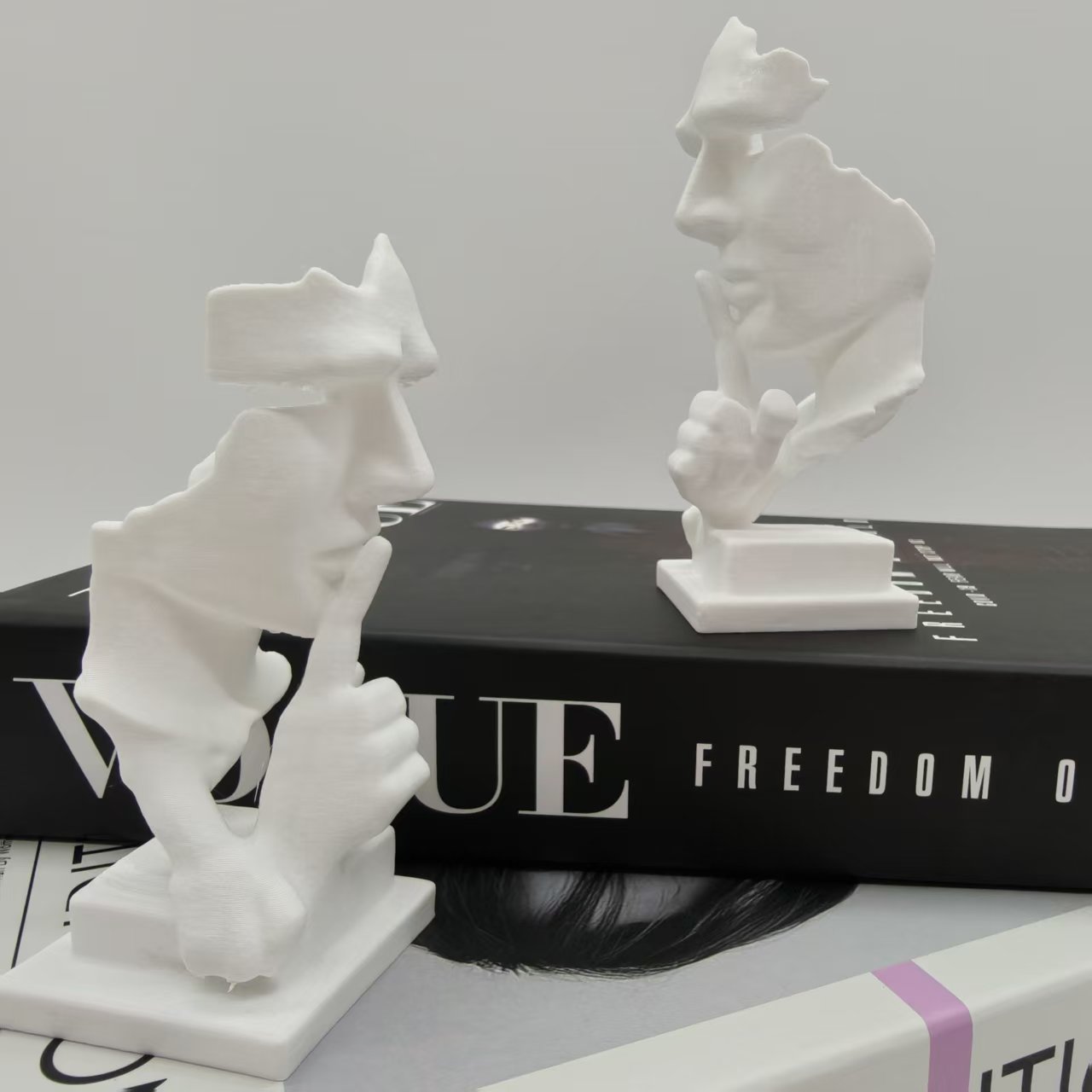 Statua Myśliciela, Statua Abst – Desk Setup Design recenzja i cena